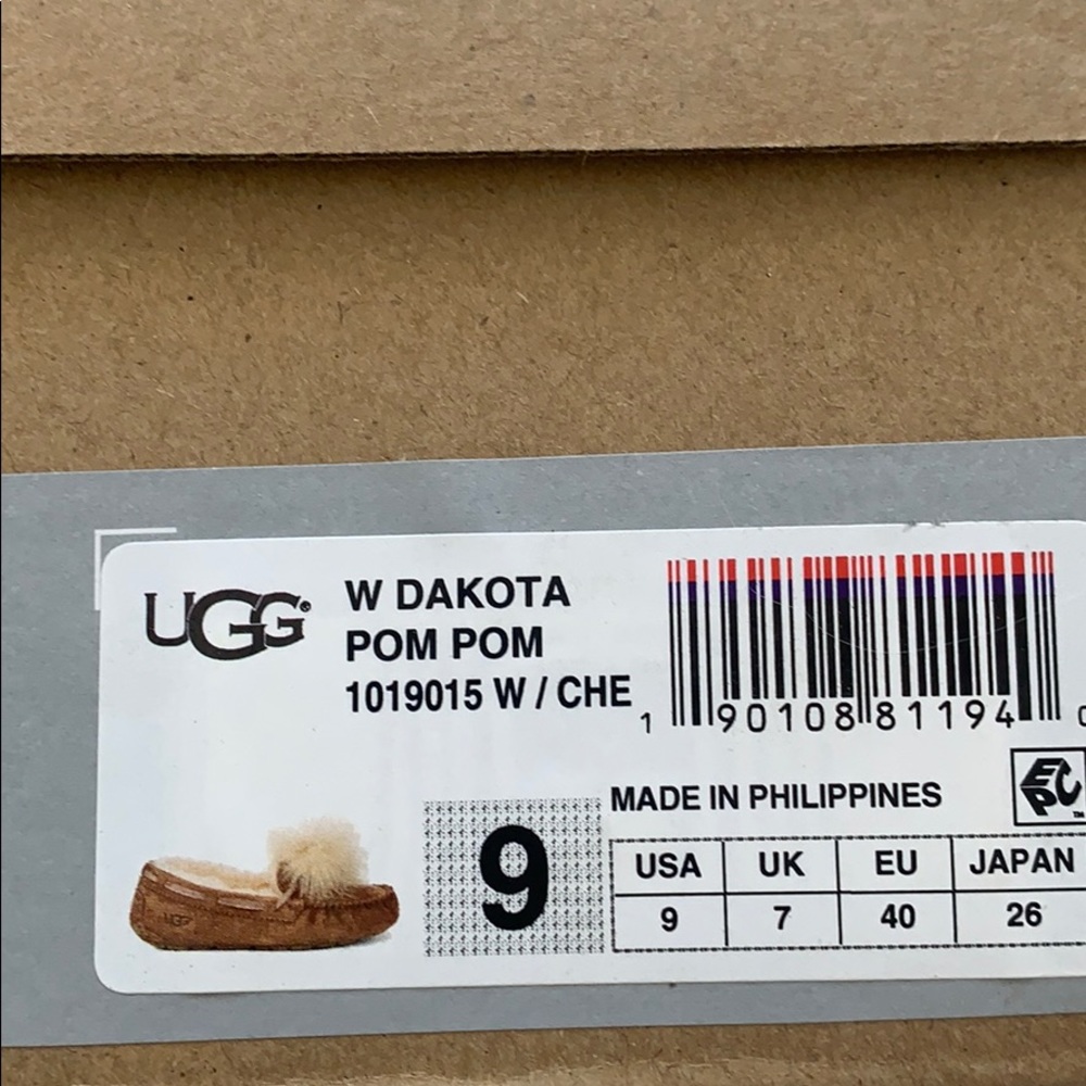 authentic UGG Dakota Pom Pom Moccasins - Picture 7 of 8